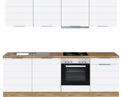 Küchenzeile mit Spüle, Herd und Hängeschränken