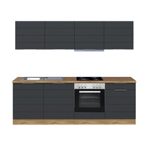 Küchenzeile mit Spüle, Herd und Hängeschränken