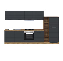 Küchenzeile mit Spüle, Herd, Backofen, Hängeschränken und Regalen