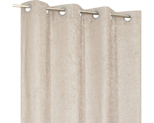 Gardine mit Ösenaufhängung an einer Gardinenstange