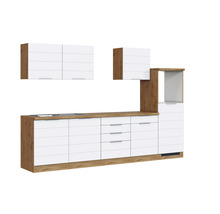 Küchenzeile mit Hängeschränken und Schubladen