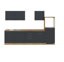 Küchenzeile mit Spüle, Hängeschränken und Arbeitsplatte in Holzoptik