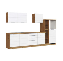 Küchenzeile mit Hängeschränken und Schubladen