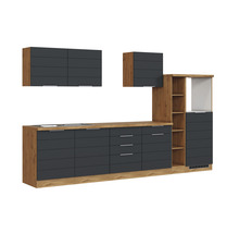 Küchenzeile mit Hängeschränken, Unterschränken und Regalen