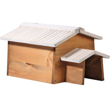Insektenhotel aus Holz mit Dach