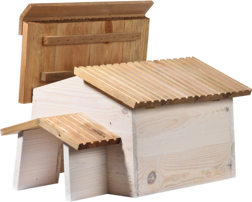Insektenhotel aus Holz mit gewelltem Dach