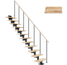 Holztreppe mit Stahlseilgeländer und Trittbrettdetailansicht