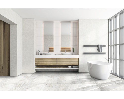 Helles Badezimmer mit Doppelwaschtisch, Badewanne und Fenster