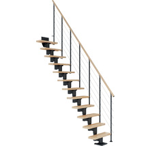 Treppe mit Holzstufen, Metallgeländer und Handlauf