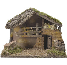 Krippenstall mit Holz und Moos verziert