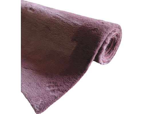 Gerollter Teppich mit Langflor