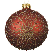 Rote Weihnachtskugel mit goldenem Dekor