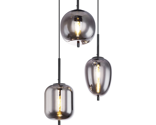 Pendelleuchte mit drei grauen Glasschirmen in unterschiedlichen Formen