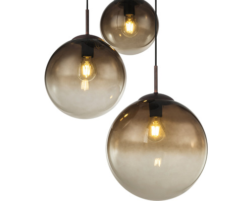 Hängeleuchte mit drei runden Glasschirmen