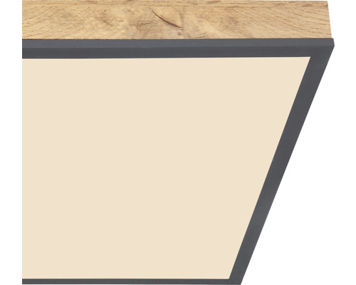 Detailansicht einer Deckenleuchte mit Holzstruktur und rechteckiger Form