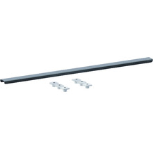 Metallprofil mit Befestigungsmaterial für die Montage