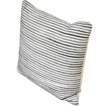 Dekokissen mit Streifenmuster