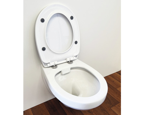 Hänge WC mit offenem Toilettendeckel im Badezimmer