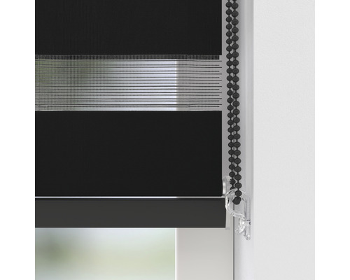 Detailansicht eines Doppelrollos mit Kettenzug zur Fensterdekoration und Lichtregulierung