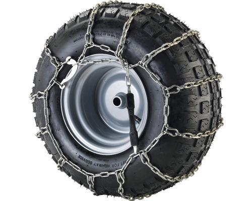 Rad mit montierten Schneeketten