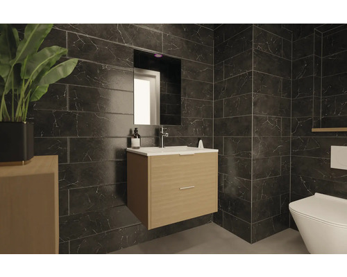 Modernes Badezimmer mit Waschtisch, Spiegel und Toilette vor dunklem Fliesenhintergrund.