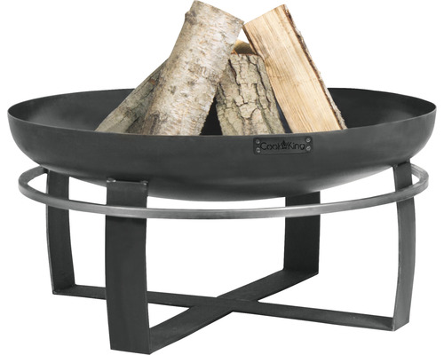 Feuerschale mit Holz auf einem Metallgestell