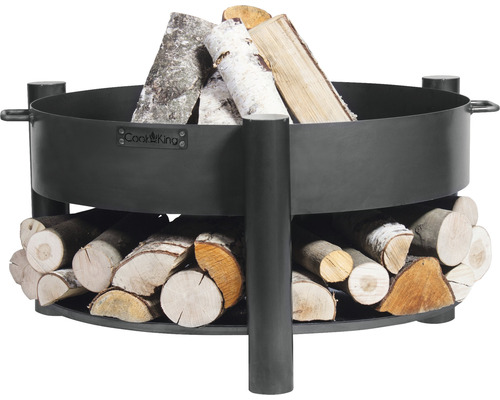 Feuerstelle aus Stahl mit Holzscheiten