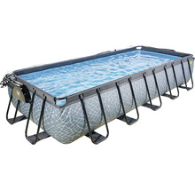 Rechteckiger Swimmingpool mit Stahlrahmen und Wasseroberfläche
