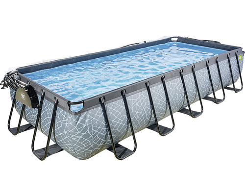 Rechteckiger Swimmingpool mit Stahlrahmen und Wasseroberfläche