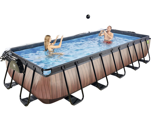 Rechteckiger Pool mit Holzoptik, zwei Personen im Wasser.