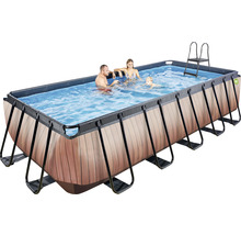 Rechteckiger Pool mit Holzoptik und Familie im Wasser, inklusive Leiter