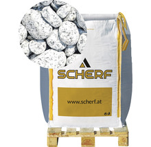 Sack mit Zierkies auf einer Palette
