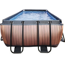 Rechteckiger Pool mit Holzverkleidung und Metallrahmen