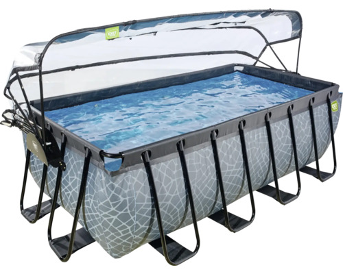 Rechteckiger Pool mit Überdachung zum Schutz vor Witterungseinflüssen