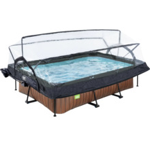 Abgedeckter rechteckiger Pool mit brauner Holzverkleidung und durchsichtiger Abdeckung.
