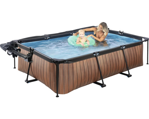 Rechteckiger Frame Pool mit Holzverkleidung, Mutter und Kind im Wasser
