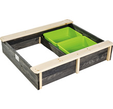 Sandkasten aus Holz mit zwei grünen Kunststoffwannen