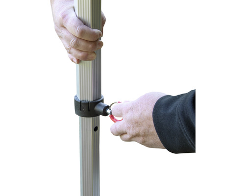 Aufbau eines Pavillons mit Metallstange und Verriegelungsmechanismus