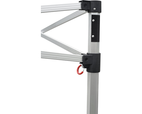 Detailansicht eines Pavillonrahmens mit Aluminiumstreben und schwarzen Verbindungsstücken