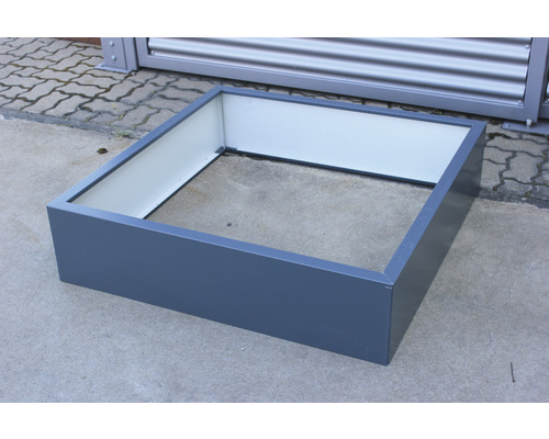 Erhöhtes Gartenbeet aus Metall