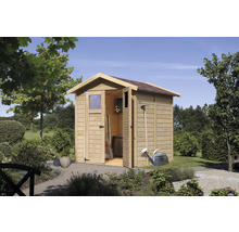 Gartenschuppen aus Holz mit geöffneten Türen und Gartengeräten im Garten
