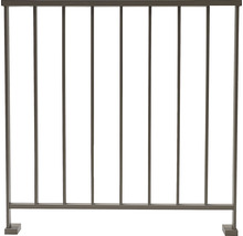 Geländer aus Metall mit vertikalen Streben