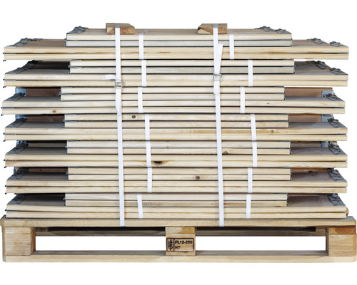 Holzrahmen auf Palette, verpackt mit Bändern