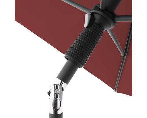 Detailansicht eines Sonnenschirms mit verstellbarem Mechanismus