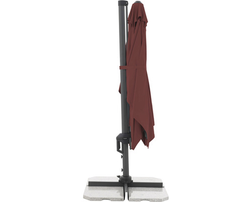 Geschlossener Ampelschirm mit Ständer