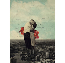 Grafik mit einem sich umarmenden Paar über einer Stadtlandschaft mit Wörtern