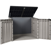 Geöffnete Gartenbox zur Aufbewahrung von Gartengeräten und Gartenmöbeln