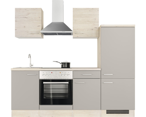 Komplette Küchenzeile mit Hängeschränken, Dunstabzugshaube, Spüle, Kochfeld, Ofen und Hochschrank.