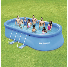Aufblasbarer Marimex Pool mit Poolleiter und mehreren Personen im Wasser auf einer Rasenfläche.