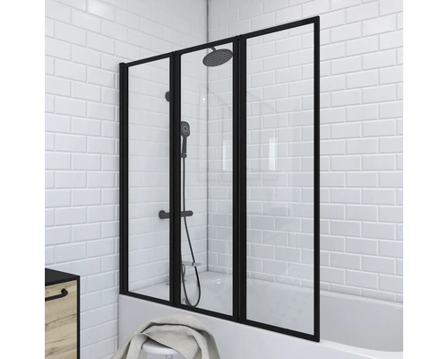 Badewannenaufsatz aus Glas mit drei Elementen und schwarzem Rahmen im Badezimmer.